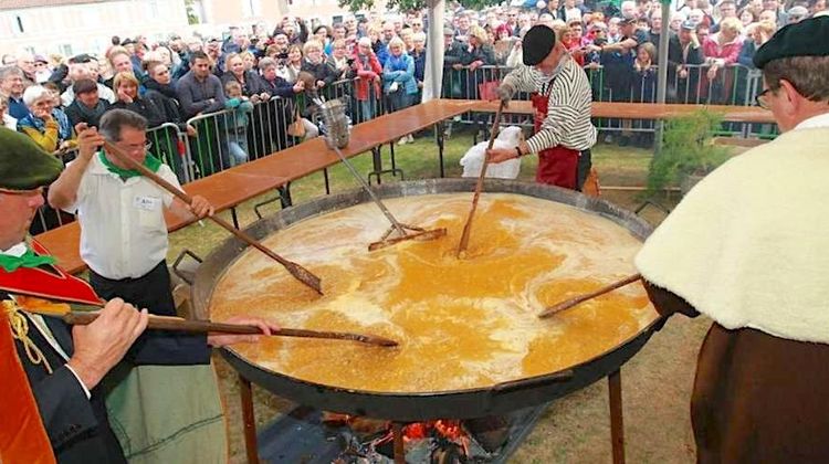 EN VRAC - Fête de l’asperge, La Négresse à Biarrtitz, bâtiment emblématique de Nay, Otxote à Cambo, du Tarbes Pyrénées Rugby au RC Auch, tourisme 64, Côte Landes Nature, Grillerie du port à Saint-Jean-de-Luz, ligne Auch-Toulouse, Floralies de Garein